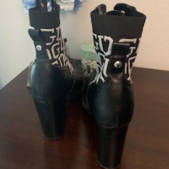👢Step Up Your Style with Guess Grows-R Platform Ankle Boots! 👢 Womens size  10 - Picture 14 of 14